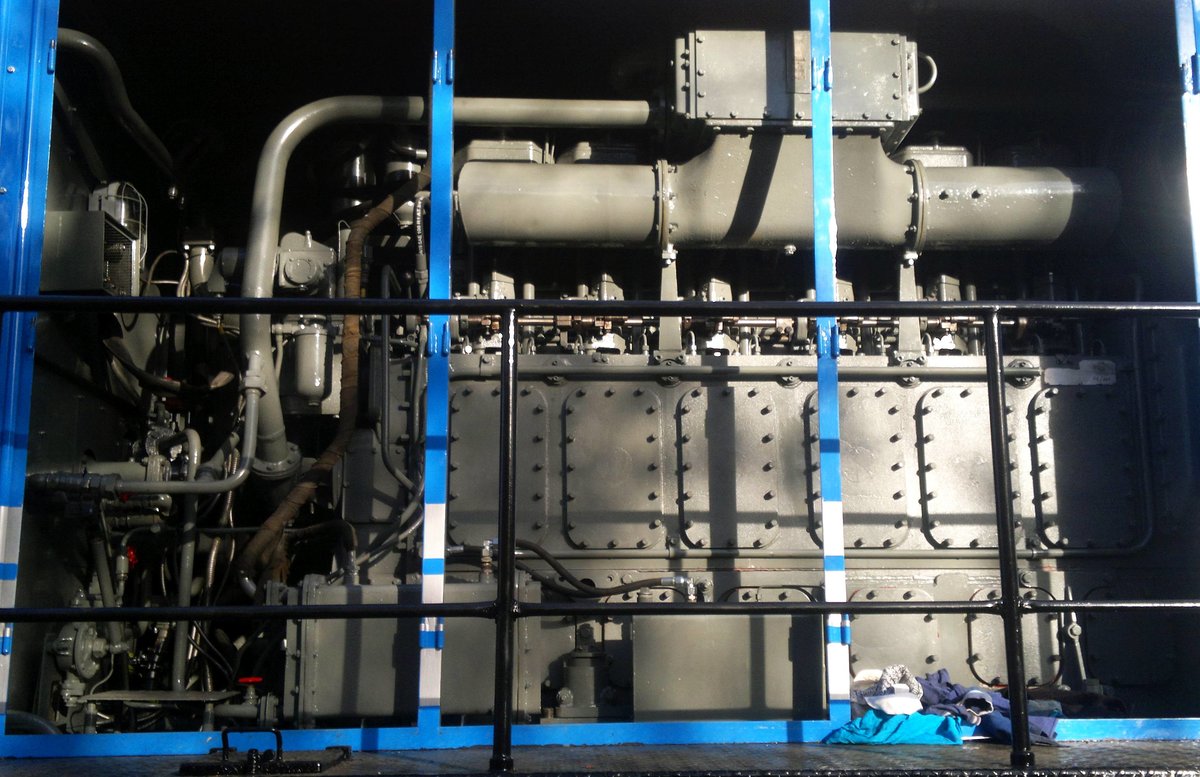 Lokomotive 6-Zylinder-CKD-Dieselmotor K 6 S 230DR bei 1.250/min.,Leistung von 883 kW, Hubraum: 65l für Lokomotiven 730, 731, 740, 742, 743,T419, T448, T466.2. In Kladno am 28.11.2016.