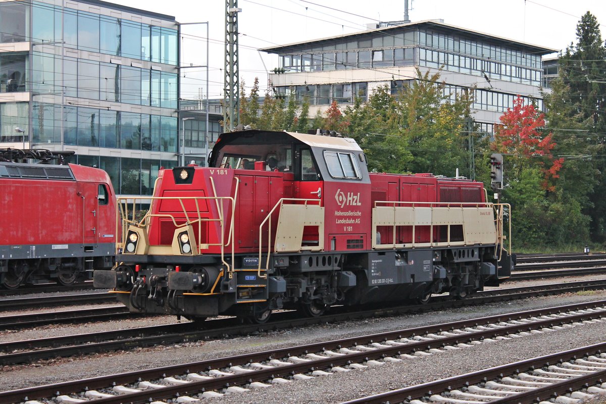 Lokportrait von HzL V181 (265 301-2) am 20.09.2017, als diese im Bahnhof von Singen (Hohentwiel) an einen Zementzug der Fa. Holcim rangierte.