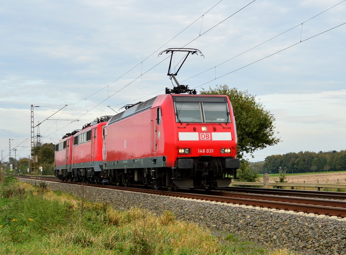 Lokzug 146 031 ist mit zwei 111 bei Wickrathhahn nach Aachen fahrend abgelichtet.12.10.2014