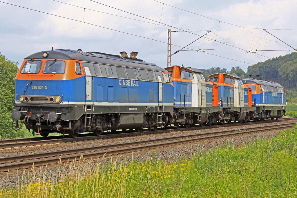 Lokzug NBE RAIL mit 225 079-3,212 058-2,212 063-2 u.225 006-6 am 24.06.14  15:06  KBS 350 Bü Km 75,1 nördl. von Salzderhelden in Richtung Göttingen