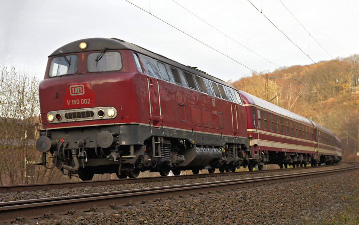 Lollo V 160 002 (müsste mal gereinigt werden) am 01.12.2018 in Witten mit einem Sonderzug nach Aachen.