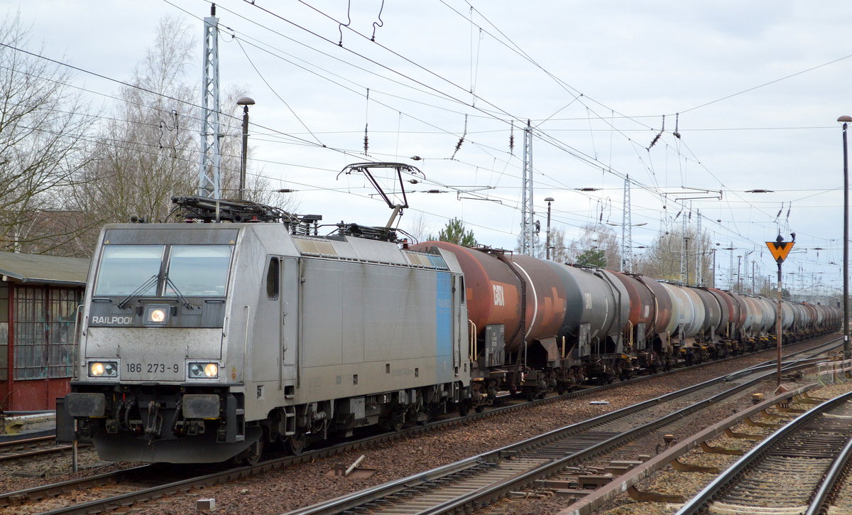 Lotos Kolej Sp. z o.o mit Rpool  186 273-9  [NVR-Number: 91 80 6186 273-9 D-Rpool] mit Kesselwagenzug Richtung Polen am 13.03.19 Berlin-Hirschgarten.