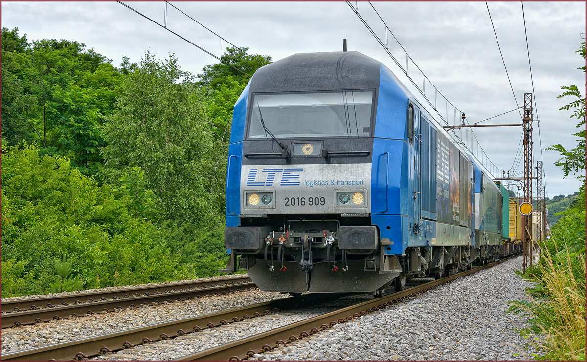 LTE 2016 909 zieht Containerzug durch Maribor-Tabor Richtung Koper Hafen. /14.6.2018