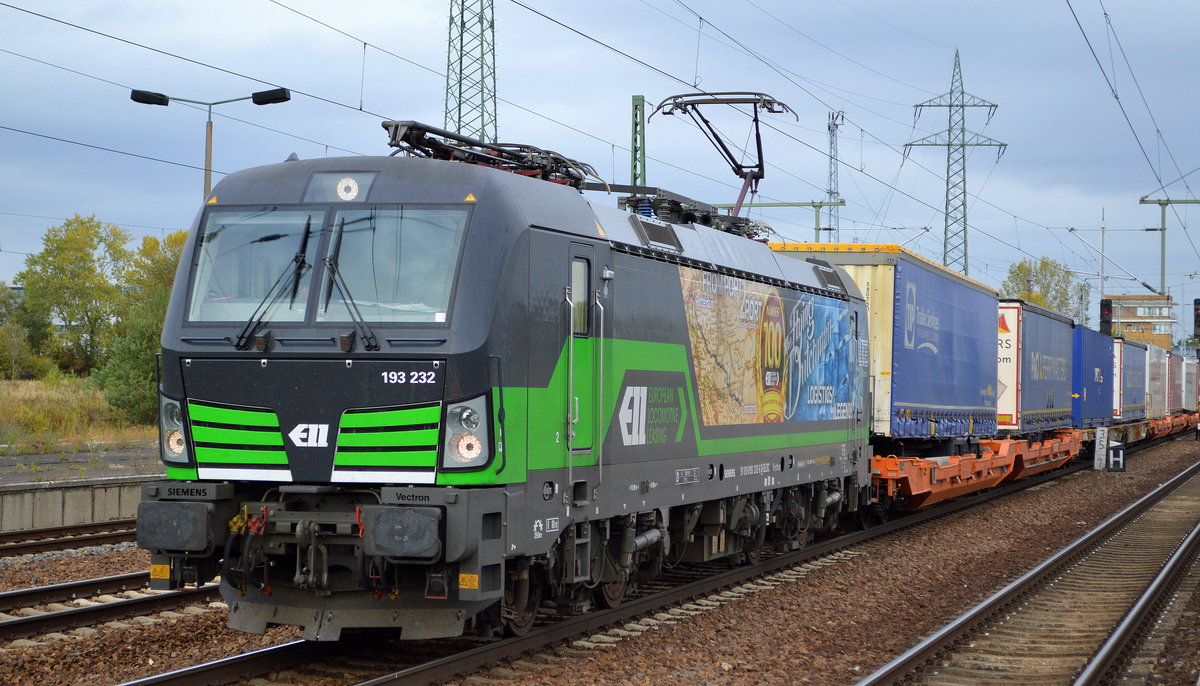 LTE Logistik- and Transport- GmbH mit der ELL Vectron  193 232  [NVR-Number: 91 80 6193 232-6 D-ELOC] mit KLV/Containerzug Richtung Rotterdam am 04.10.18 Bf. Flughafen Berlin-Schönefeld.