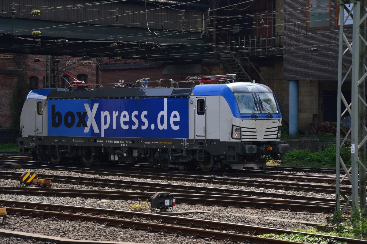 LZ ist die Boxxpress 193 822-8 durch HH-Harburg in Richtung Hafen unterwegs. 9.5.2015