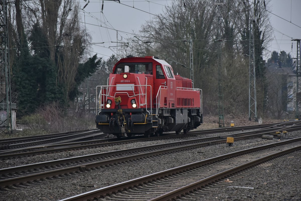 Lz kommt die Gravita 265 016-6 in Rheydt Hbf gen Mönchengladbach fahrend am heutigen Freitag. 2.3.2018