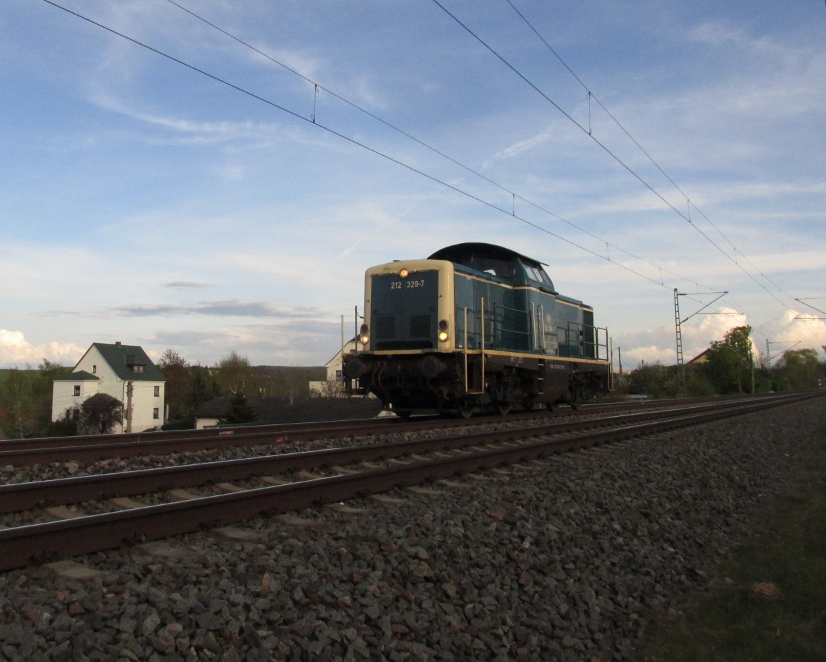 Lz Leistung auf der Strecke von Werdau nach Leipzig mit der 212 329-7 am Abend des 26.04.2015 in Langhessen/Werdau.