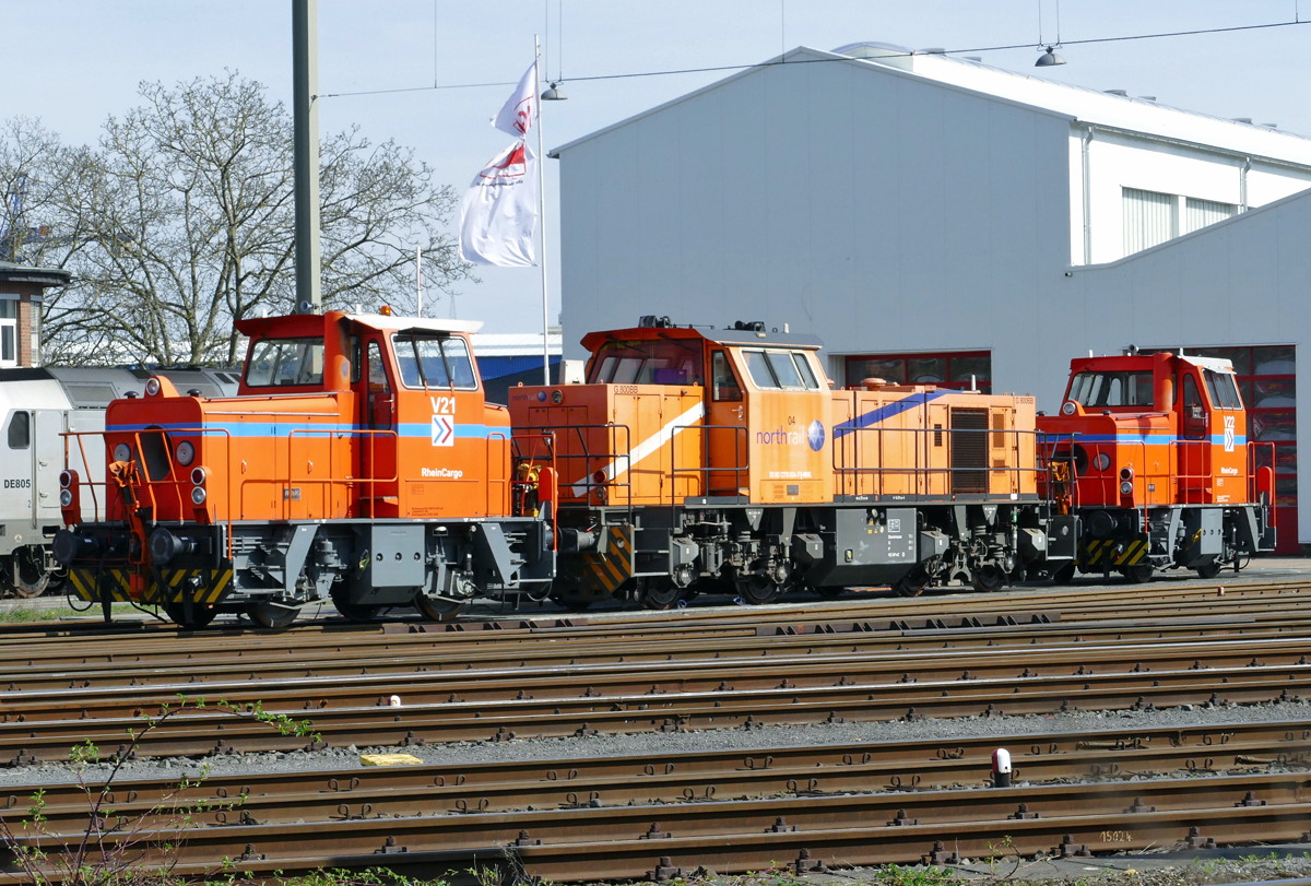 MaK G 321 B RheinCargo V 11 und V 12 und 278 004-7 Northrail Nr.04 bei der HGK in Brühl-Vochem - 31.03.2017