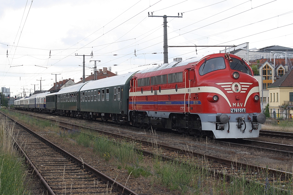 MAV 2761 017-9 am 20.Juni 2015 mir dem SR 14815 von Budapest-Nyugati nach Spitz a/d Donau in Nussdorf.