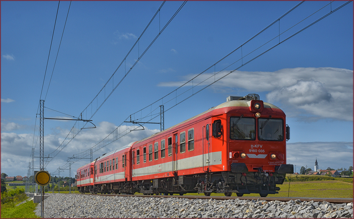 MAV 9160 035 Ultraschallmesszug fährt an Črešnjevec vorbei Richtung Pragersko. /14.9.2017