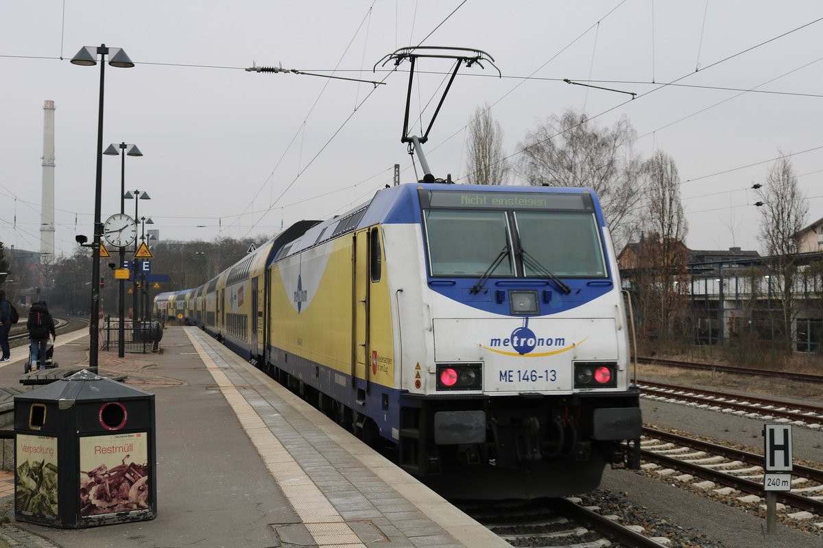 ME 146-13 (BR 146.5) mit DABpbzkfa der metronom Eisenbahngesellschaft mbH fährt vom Hundertwasserbahnhof Uelzen aus in die Abstellung. [11.2.2017]
