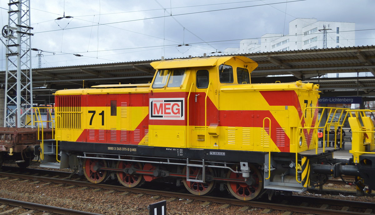 MEG 71 (9880 3 345 371-9 D-MEG) am Haken von MEG 114 am 15.03.19 Bf. Berlin-Hohenschönhausen möglicherweise Richtung Rüdersdorf?