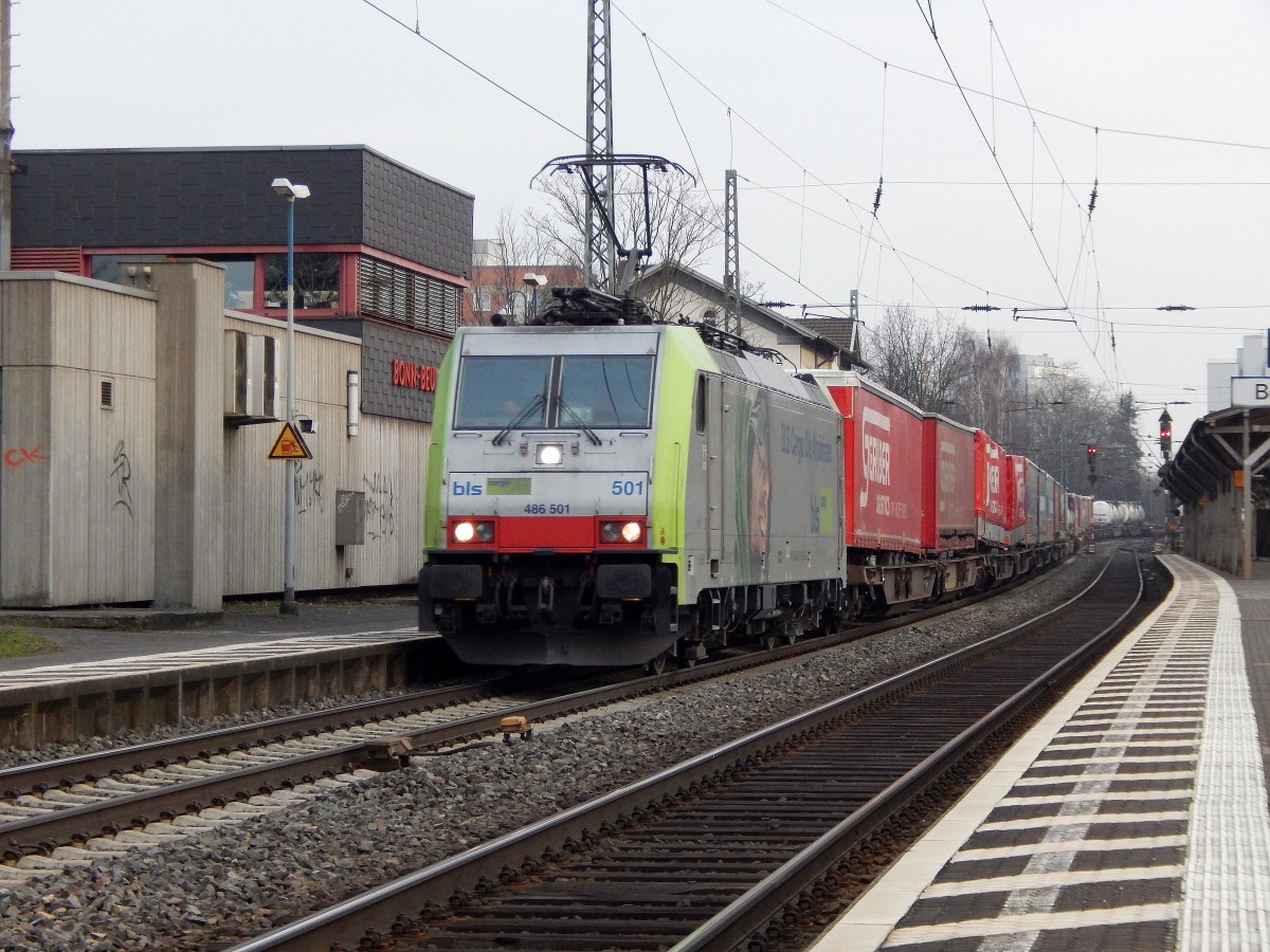 Mein 555. Bild auf BB zeigt 486 501  Die Alpinisten  der bls Cargo mit einen Güterzug in Bonn Beuel am 14.3.15

Bonn Beuel 14.03.2015