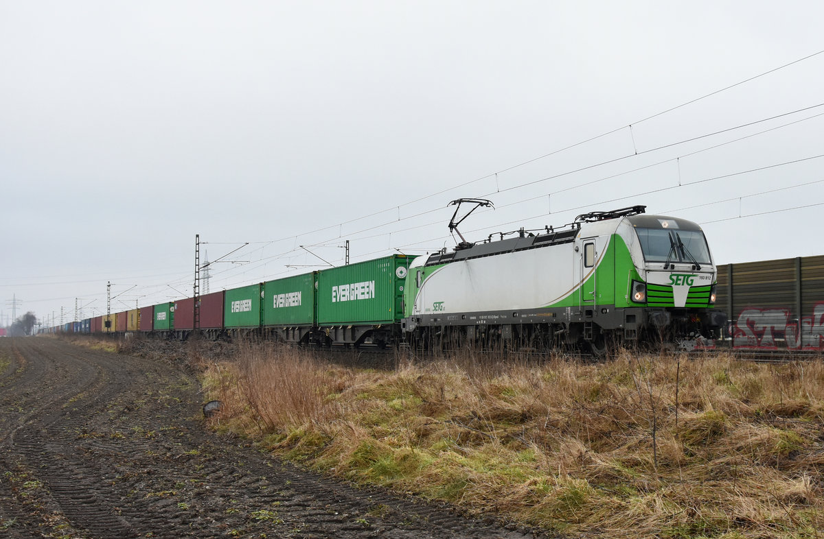 Meine erste Railpool 193 812-5 der SETG, kam mit Containerwaggons aus Richtung Lüneburg. Höhe Bardowick, 13.03.2018