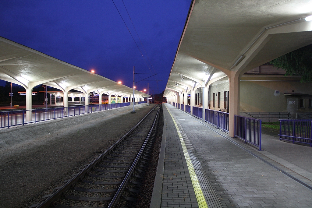 Menschenleer zeigt sich am frühen Morgen des 26.August 2018 der Hausbahnsteig des Bahnhof Ceske Velenice.
