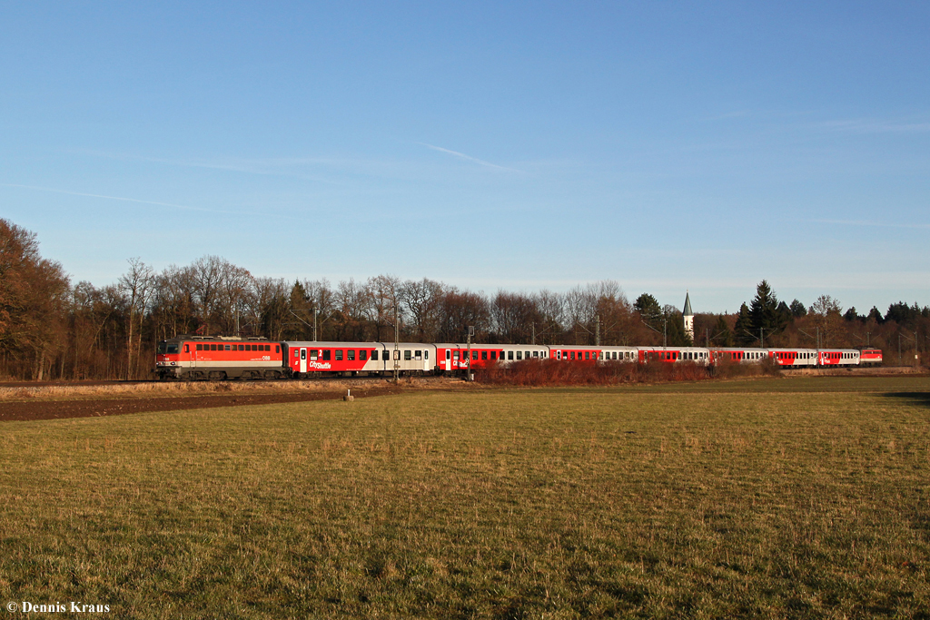 Meridian Ersatzverkehr: ÖBB 1142 655 und 1142 636 mit M 79025 am 16.12.2013 bei Eglharting.