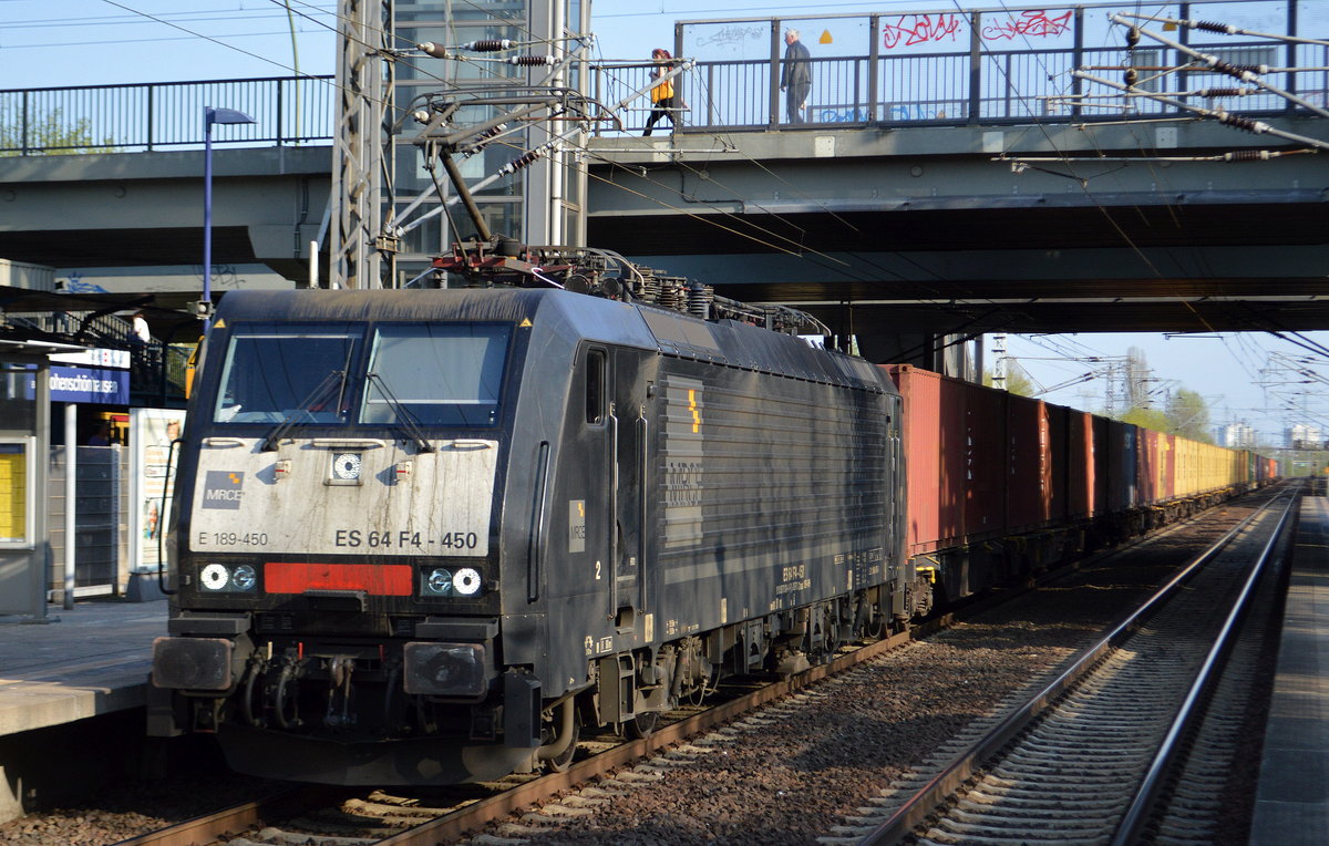 METRANS Rail s.r.o mit der polnischen MRCE Dispo   ES 64 F4-450  [NVR-Number: 91 51 5170 024-1 PL-DISPO] und Containerzug am 18.04.18 Bf. Berlin-Hohenschönhausen.
