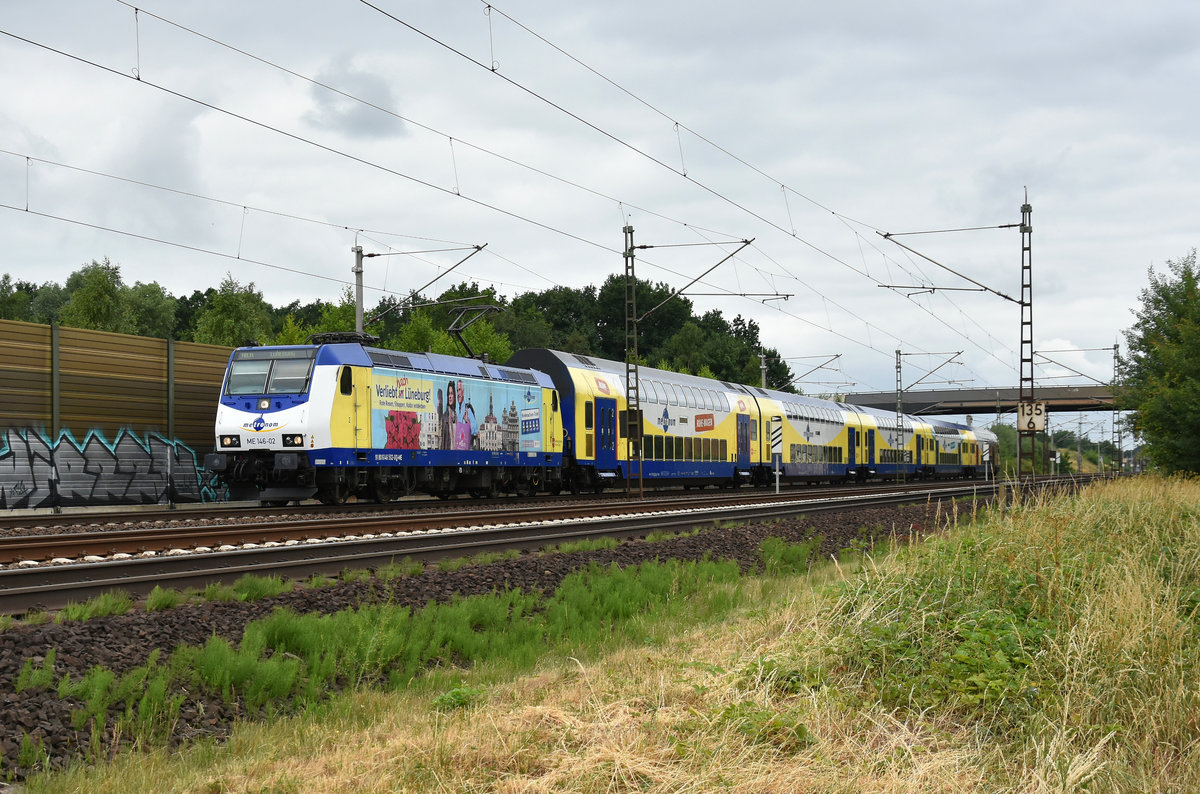 Metronom RB31 kommend aus Hamburg-Harburg mit der schicken ME 146-502-0  Verliebt in/nach Lüneburg .  Höhe Bardowick 12.06.2018.