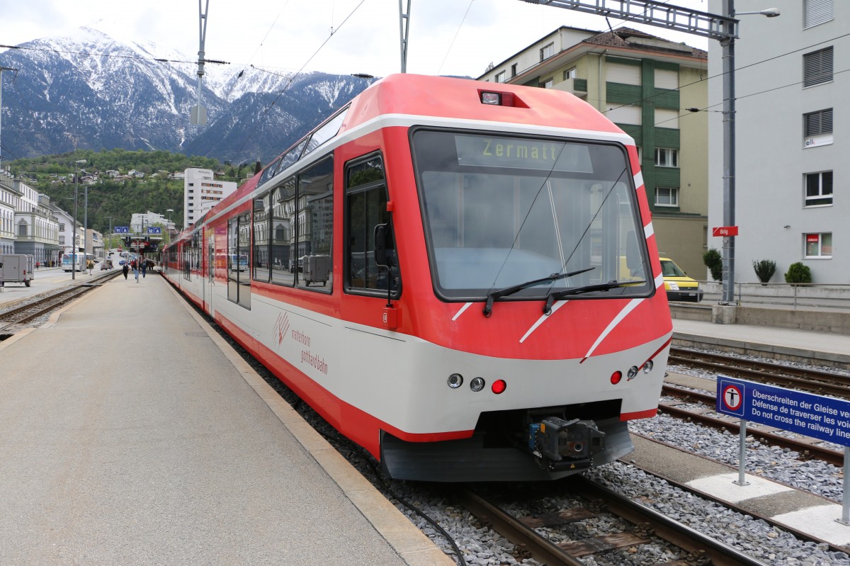 MGB ABDeh 4/10 2012 und ABDeh 4/8 2022 in Doppeltraktion in Brig. 01.05.2014