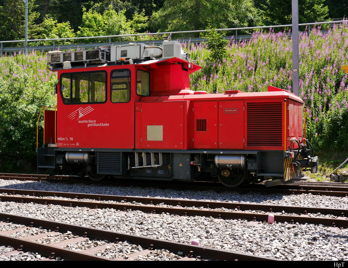 MGB - Diesellok  HGm 2/2  76 abgestellt im Bahnhofsareal von Hospenthal am 27.07.2018