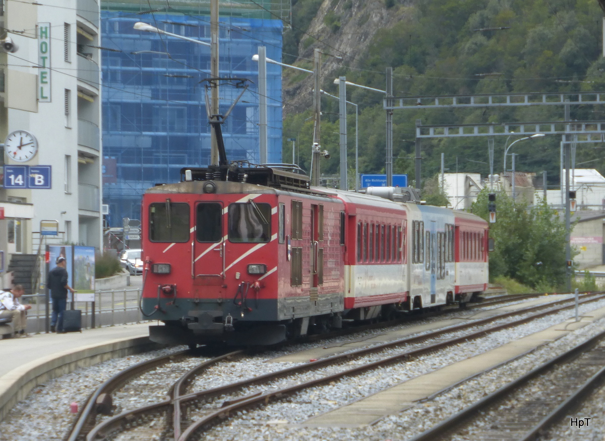 MGB - Lok Deh 4/4 95 mit Regio im Bahnhof Brig am 23.09.2015