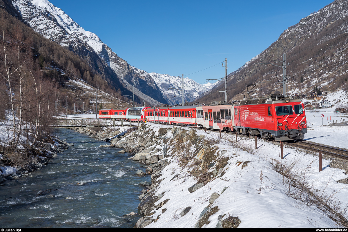 MGB Pendelzug Visp - Zermatt mit HGe 4/4 II 3 am 16. März 2019 zwischen Täsch und Zermatt.
