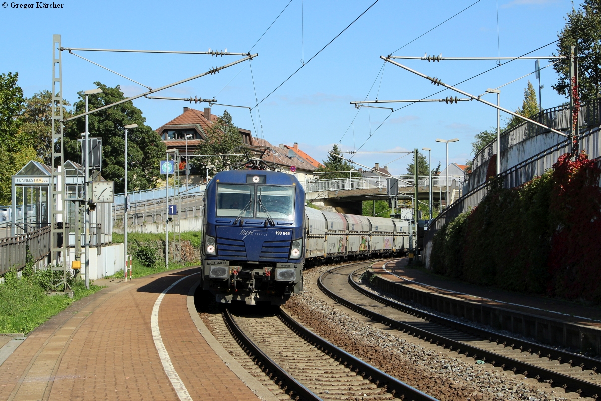 MGW-Service 193 845 mit leerem Kohlezug bei der Durchfahrt Bruchsal-Tunnelstr. 29.09.2015.