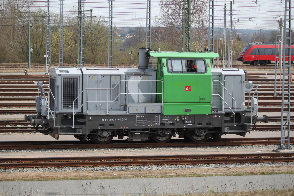 Mit DB-Logo zeigte sich 650 114-8 am 31.03.2017 im Bw Rostock Hbf.