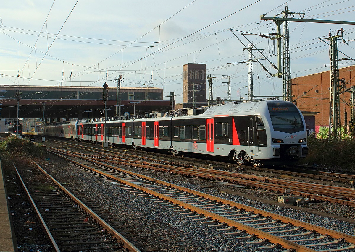 Mit dem Fahrplanwechsel am 11.12.2016 hat Abellio den Betrieb auf dem RE 19 (Rhein-Ijssel-Express) von Düsseldorf nach Emmerich übernommen. Auf dieser Linie werden Triebwagen des Typs Stadler Flirt 3 eingesetzt. Am 24.12.2016 verlassen ET 25 2302 und ET 25 2209 den Düsseldorfer Hauptbahnhof. Ab Juni 2017 soll der RE 19 bis nach Arnheim/Niederlande fahren.