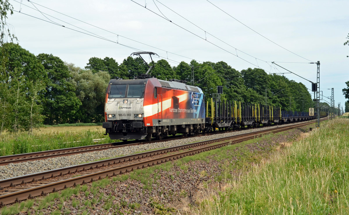 Mit dem Stahlzug aus Zeithain rollte 185-CL 002 am 21.06.17 durch Jütrichau Richtung Magdeburg.