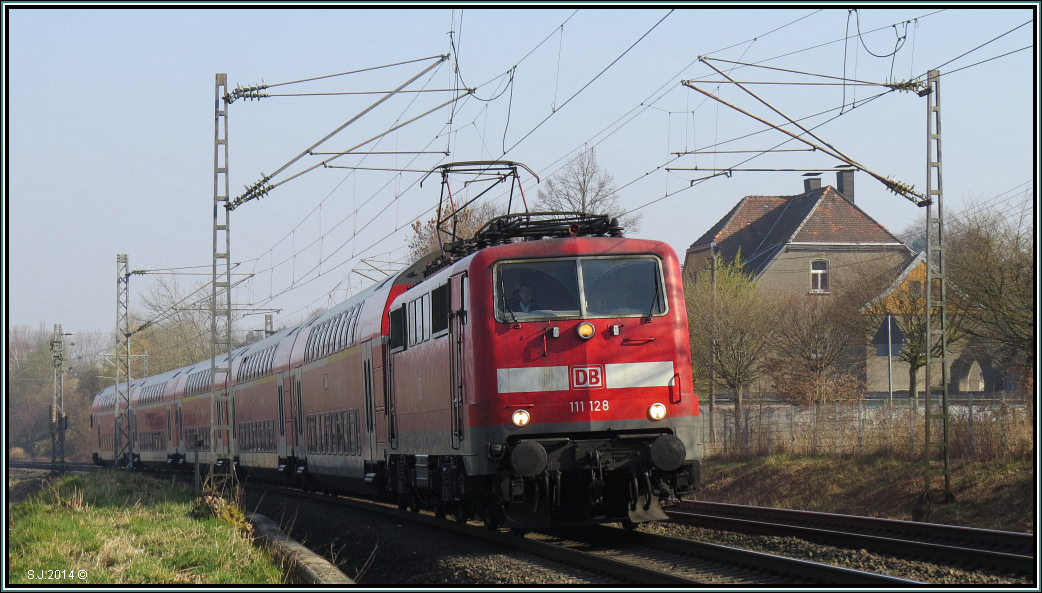 Mit dem Wupper Express (RE 4) am Haken macht sich die 111 128 auf nach Aachen.
Hier zu sehen am frühen Vormittag des 12.März 2014 bei Rimburg an der Kbs 485.