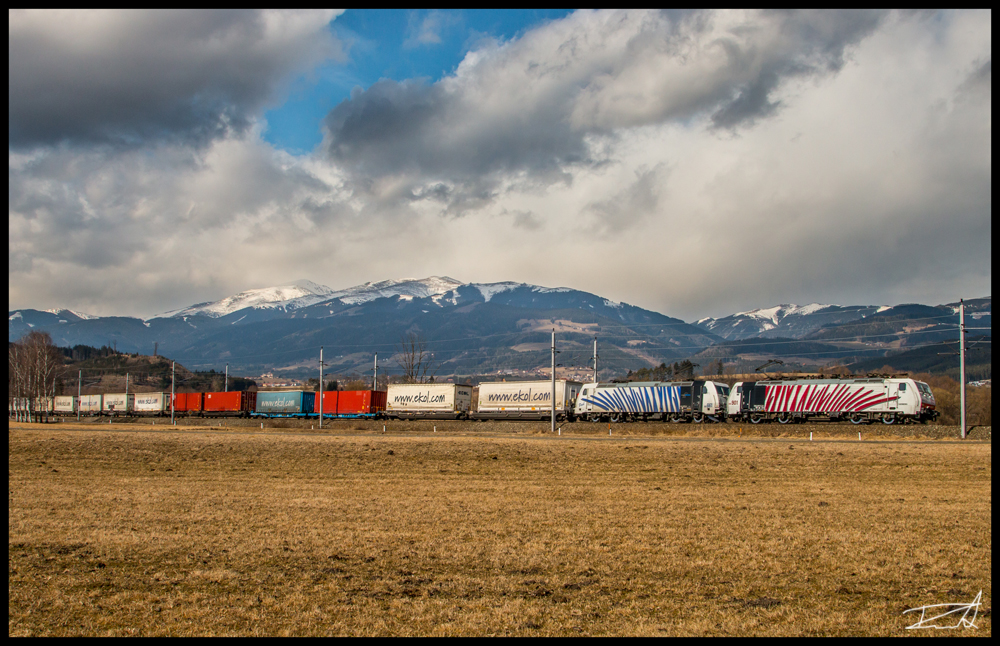 Mit vereinter Kraft ziehen eine 189 und eine 185 der Firma Lokomotion ihren Zug durchs Murtal. Fetsch-St.Lorenzen 02.03.2017