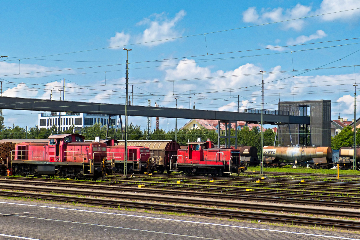 Mit zwei BR 294 und einer V60 war am 01.07.2016 recht viel los im Rangierbahnhof Plattling
