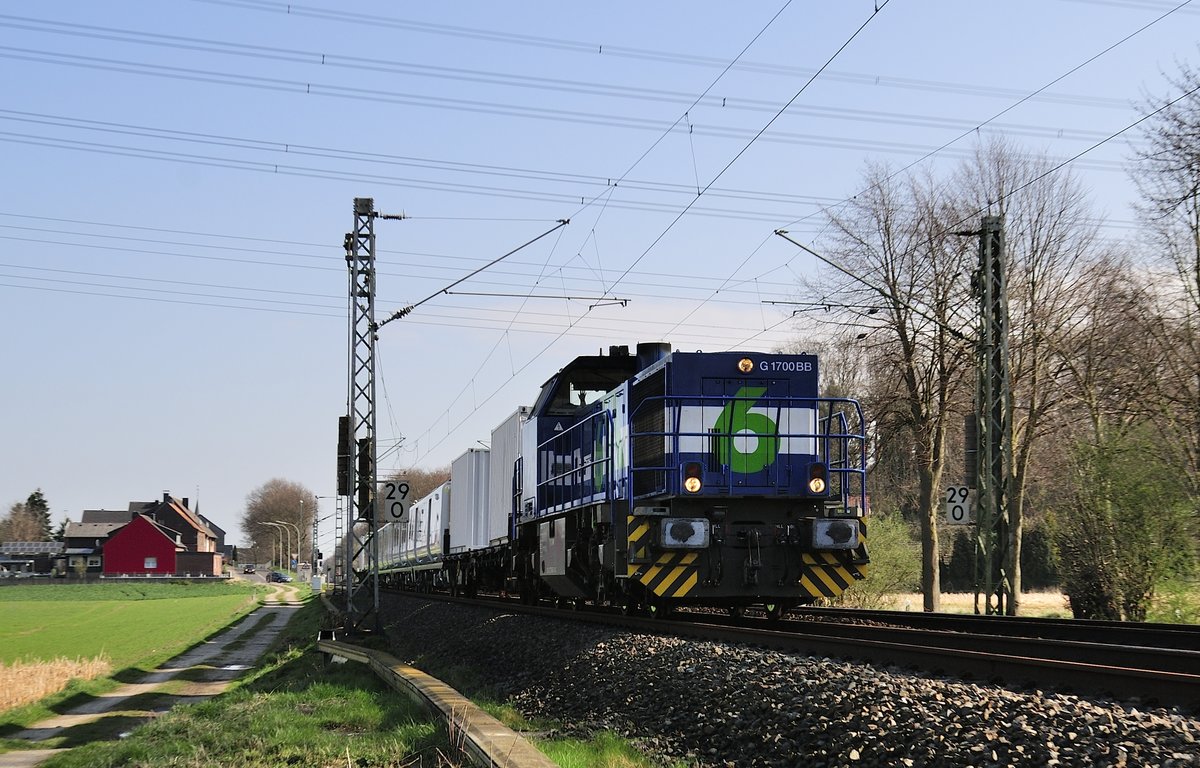 Mitzieher 1277 805-8 D-VL am 22.03.17, die an Siemens  PCW  vermietete Lok befördert einen Thameslink Britische Class 700 Richtung Aachen. KM 29 Geilenkrichen / Süggerath