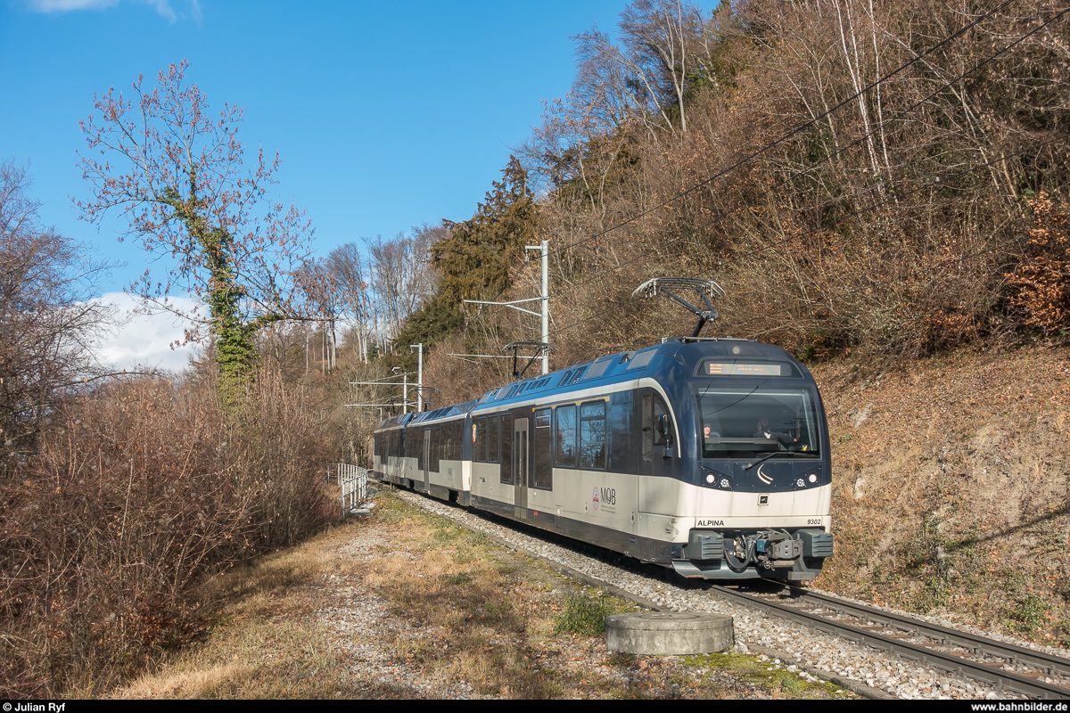 MOB ABe 8/8 9002 am 2. Januar 2019 mit Regio 2213 Zweisimmen - Montreux zwischen Chamby und Sonzier.