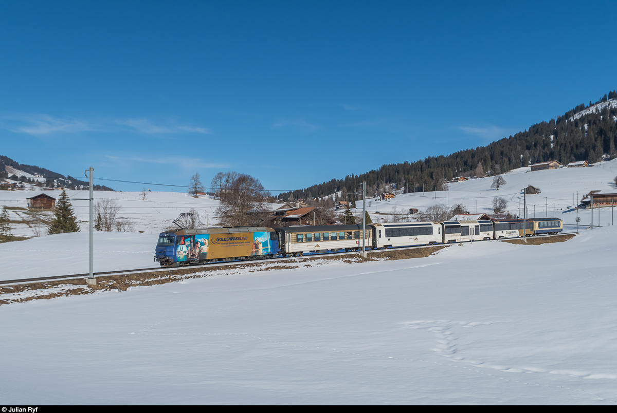 MOB Ge 4/4 mit GoldenPass Panoramic am 13. Februar 2017 zwischen Schönried und Gruben.