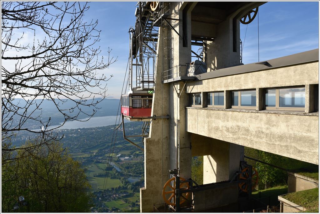Mont Salève Luftseilbahn mit Blick nach Genève mit dem berühmten Jet d`eau. (20.05.2016)