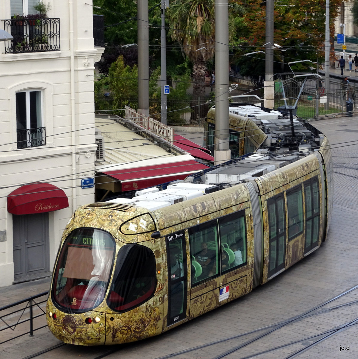 Montpellier, Place de la Gare SNCF Saint-Roch: Alstom Citadis 302 der Linie 4 die ihre Runden um das Stadtzentrum in beiden Richtungen dreht - 02.09.2017