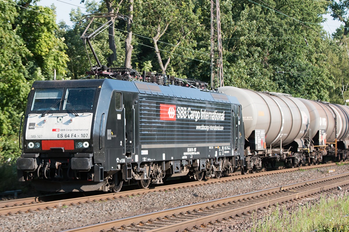 MRCE 189 107 in SBB Cargo Bemalung bei der Durchfahrt durch Ratingen Lintorf.