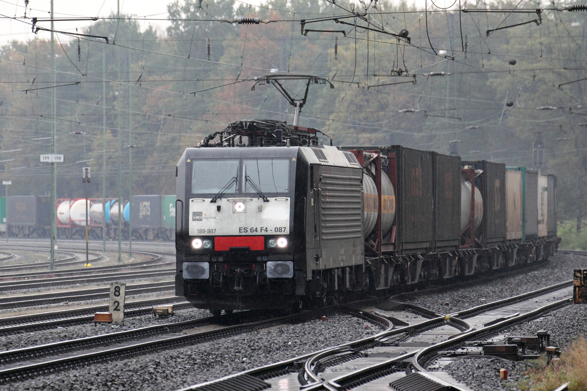 MRCE ES 64 F4-087 in Duisburg-Entenfang 9.11.2016