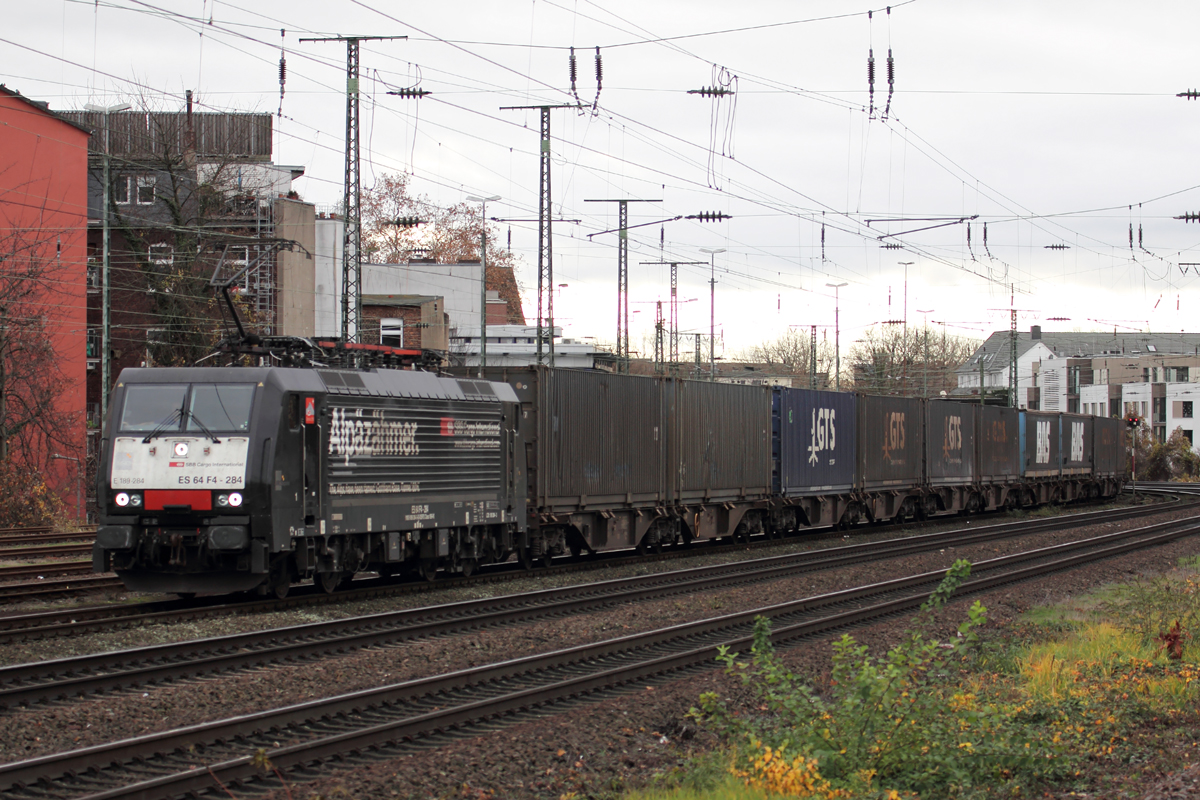 MRCE ES 64 F4-284 unterwegs für SBB Cargo in Köln-West 7.12.2018
