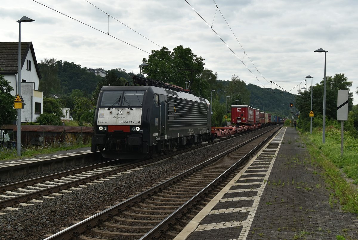 MRCE Freightliner 189 210 kommt mit einem Klv durch Leubsdorf gen Linz über die rechte Rheinstrecke am Samstag den 16.6.2018