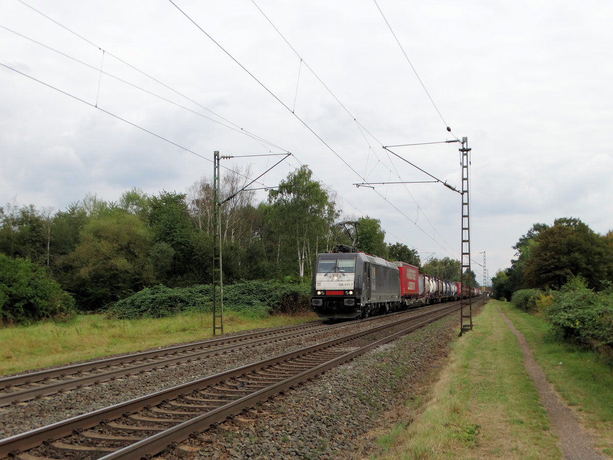 MRCE/Dispolok 185 571-7 mit KLV am 20.09.16 bei Hanau West