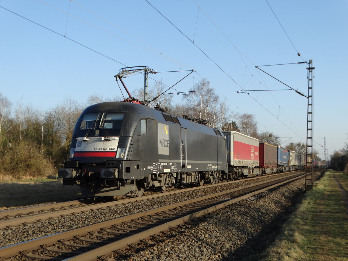 MRCE/Dispolok Siemens ES 64 U2-062 (182 562) mit KLV am 14.02.17 in Hanau West