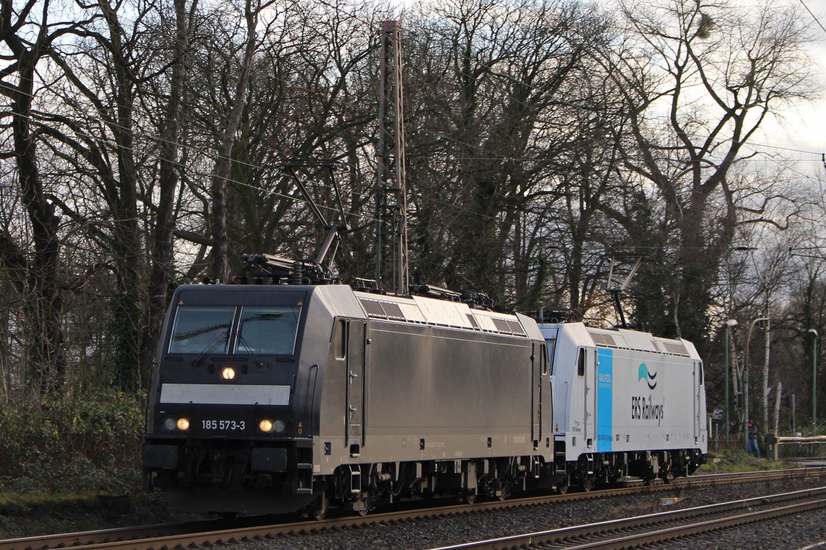 MRCE/ERS Railways 185 573+Railpool/ERS Railways 185 635 am 22.12.3 al Tfzf nach Duisburg Hbf in Ratingen-Lintorf.