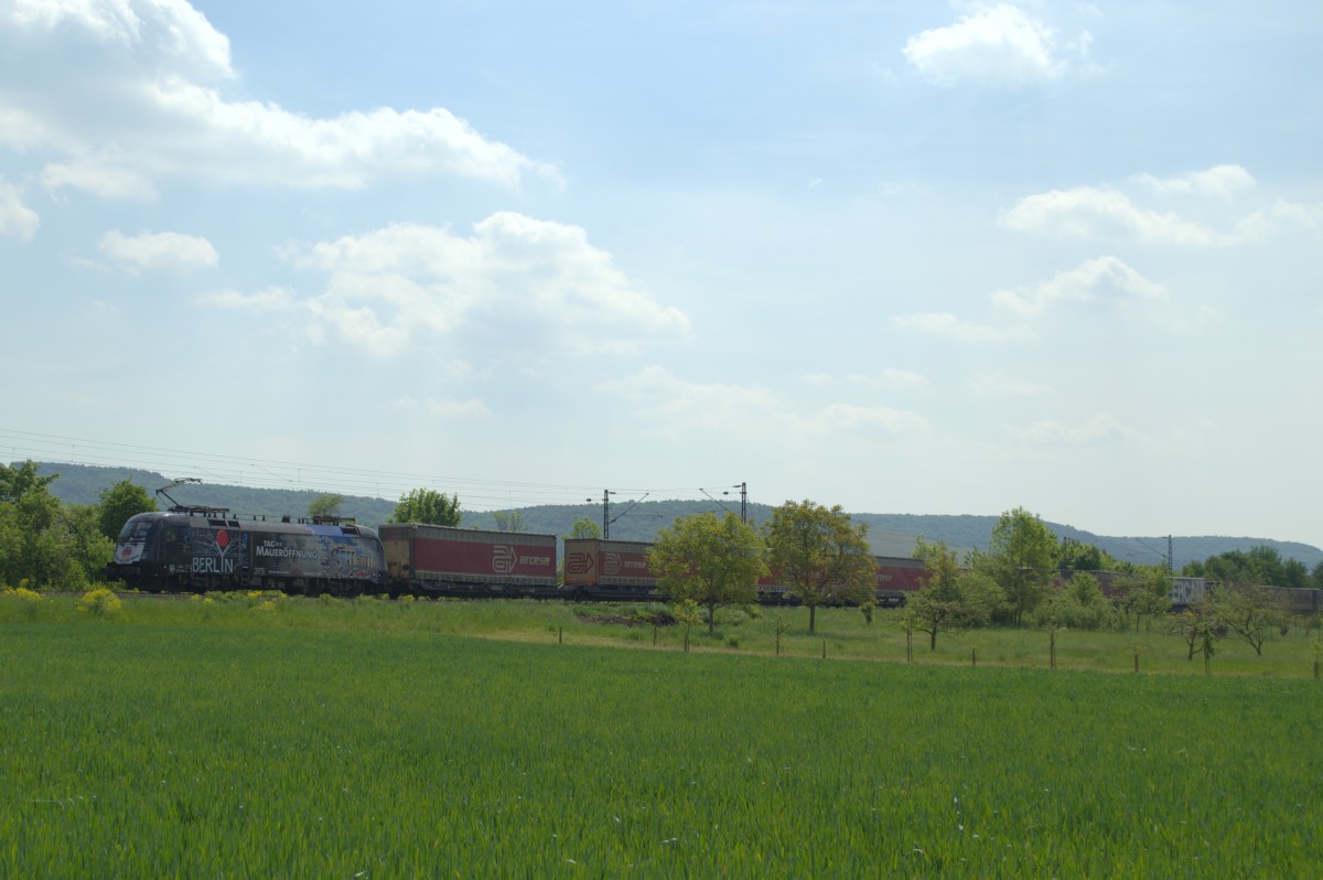 MRCE/TXL 182 560  25 Jahre Deutsche Wiedervereinigung  mit einem Klv am 14.05.2015 in Thüngersheim Richtung Gemünden. 
