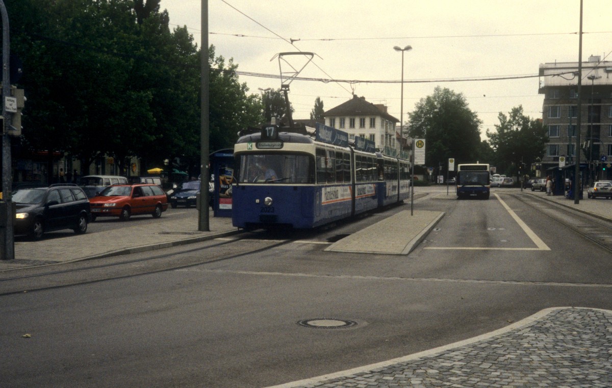 München MVG Tram 17 (P3 2023) Romanplatz im Juli 1998.