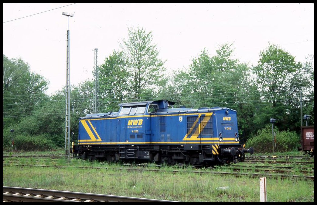 MWB V 1203 am 8.5.2002 im Bahnhof Hasbergen.
