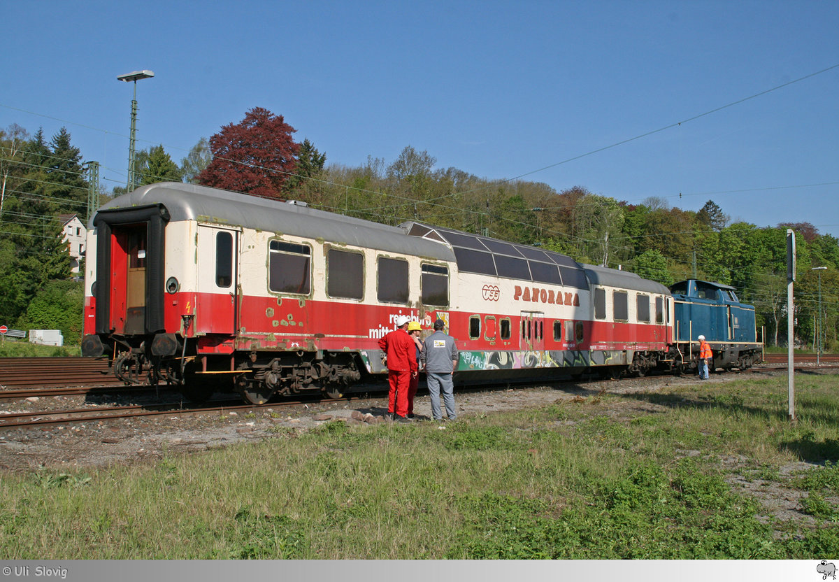 Nach der Ankunft im oberfänkischen Coburg wurde der Panoramawagen vorbereitet damit er auf sein Podest gehoben werden konnte. 212 372 rangierte den Wagen in die passende Position. Die ganze Aktion fand am 11. Mai 2017 statt.