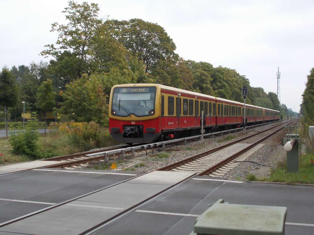 Nach Verlassen von Strausberg erreichte,am 14.September 2014,ein 481 die Station Petershagen.